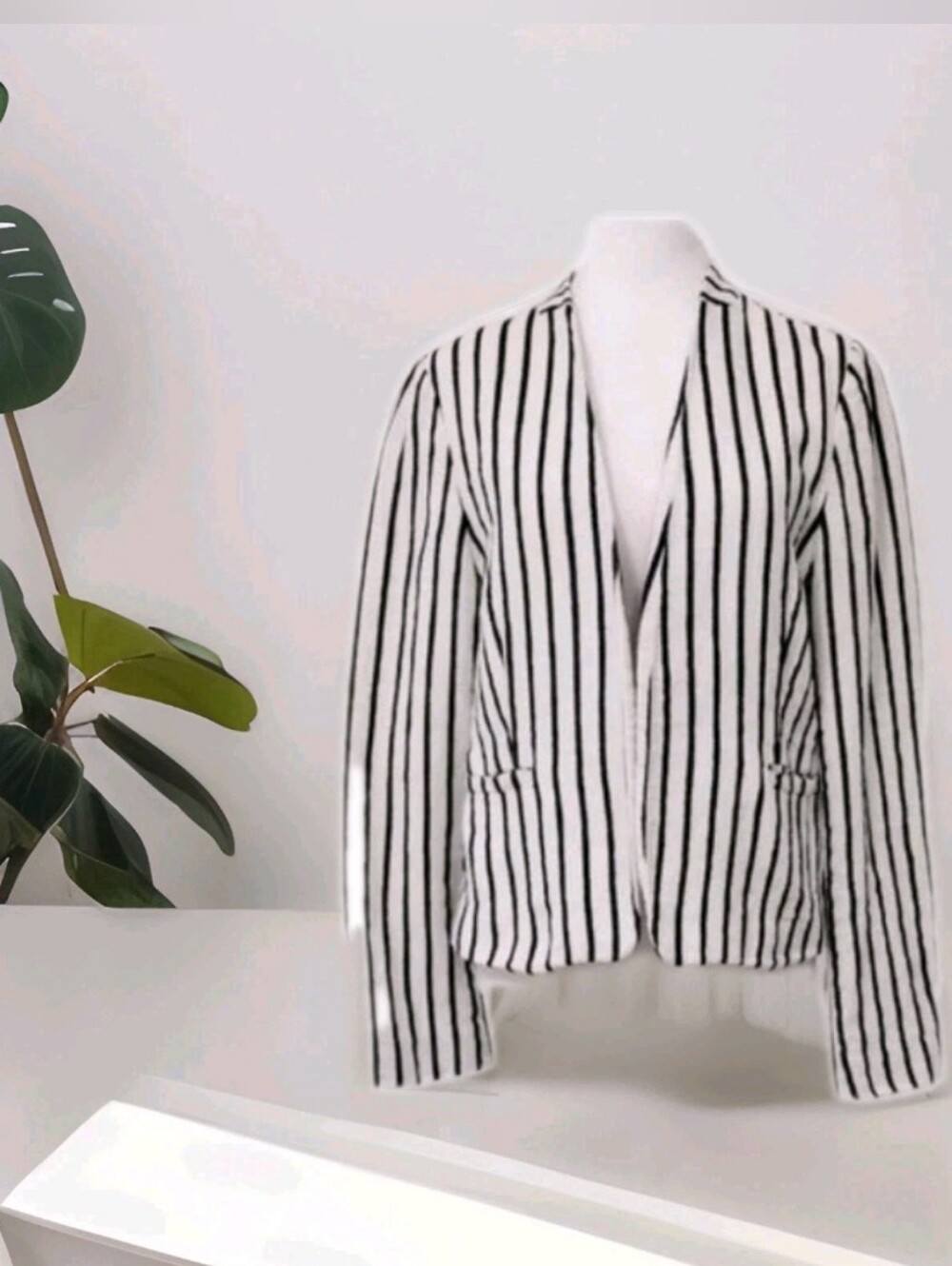 LOFT Sz M Black and White Vertical-Stripe Open-Front Blazer